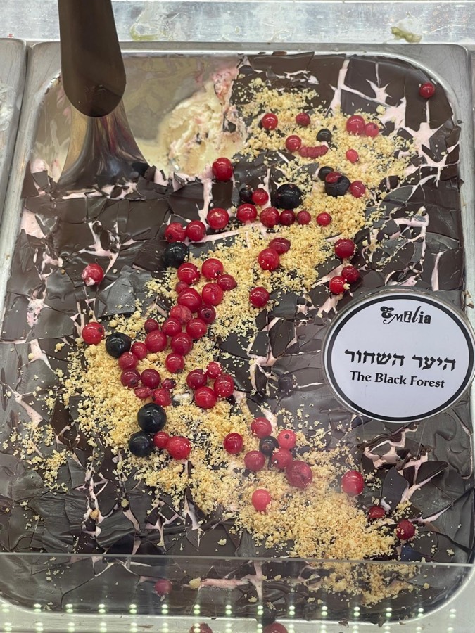 מגש גלידת היער השחור של אמיליה